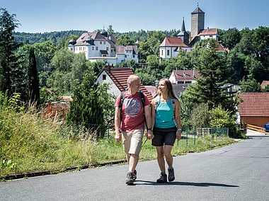 Brauereienwanderweg mit Blick auf Schloss Unteraufseß (Aufseß, Fränkische Schweiz)